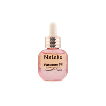 A distinctive oil perfume with a soft and seductive scent.