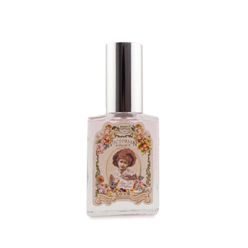 عطر أو دو برفيوم بنفحات حالمة تأخذك لعصر الرومانسية الكلاسيكية